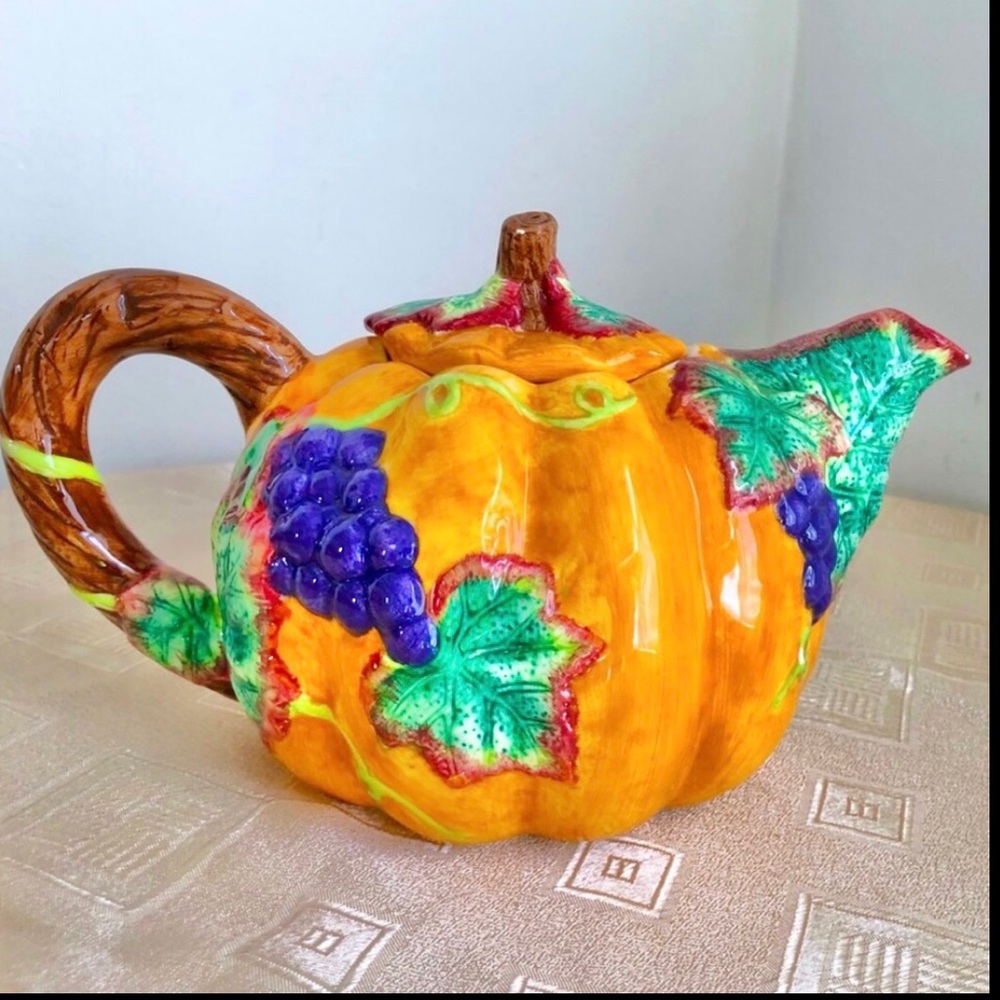 NANTUCKET POTTERY. Vintage Pitcher.